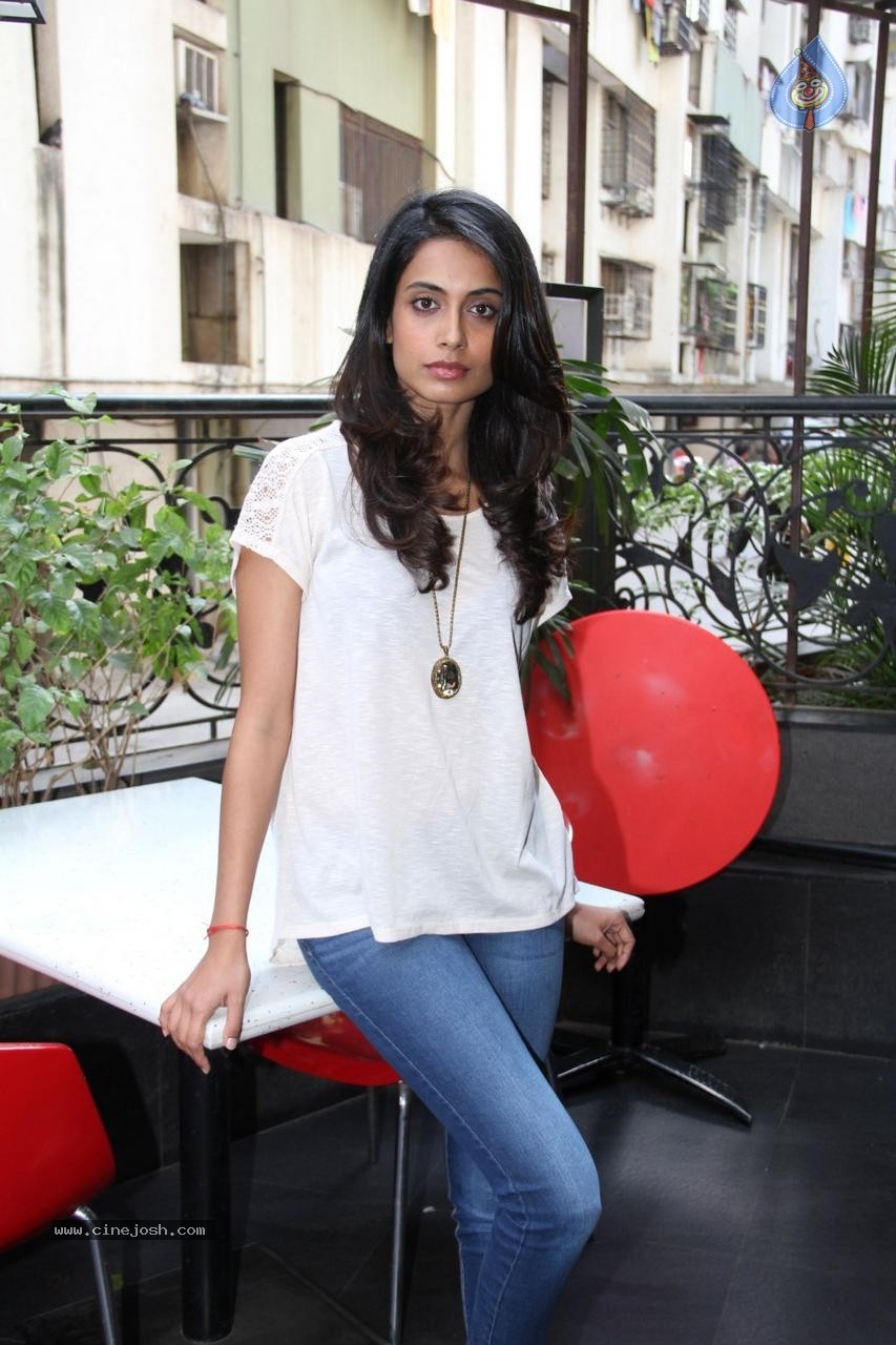 Sara Jane Dias Latest Stills - 10 / 22 photos