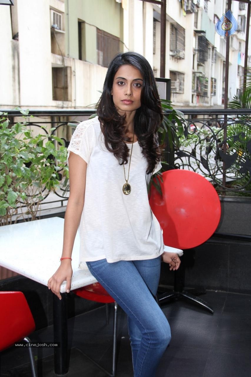 Sara Jane Dias Latest Stills - 16 / 22 photos