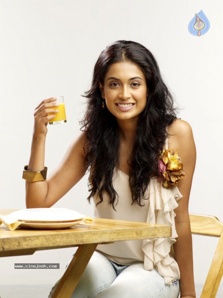 Sarah Jane Dias Hot Stills - 19 / 51 photos