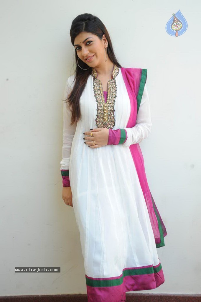 Sarah Sharma New Stills - 16 / 58 photos