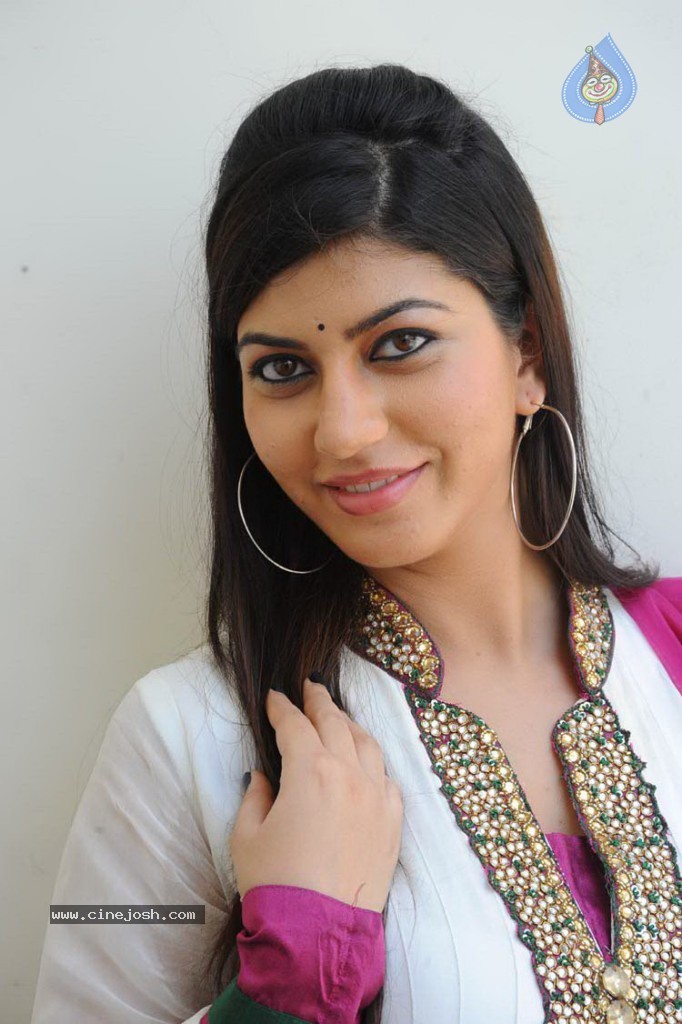 Sarah Sharma New Stills - 23 / 58 photos