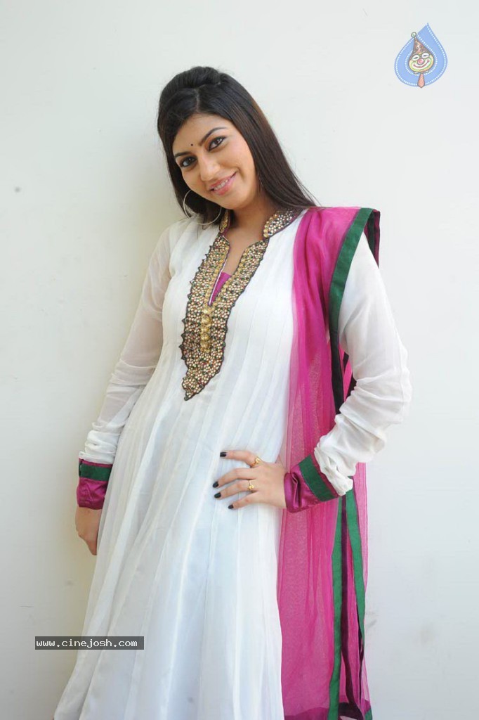Sarah Sharma New Stills - 53 / 58 photos