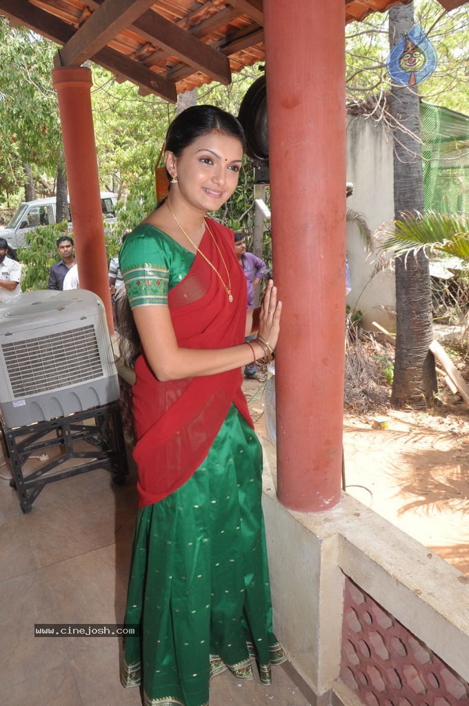 Saranya Mohan Latest Stills - 4 / 20 photos