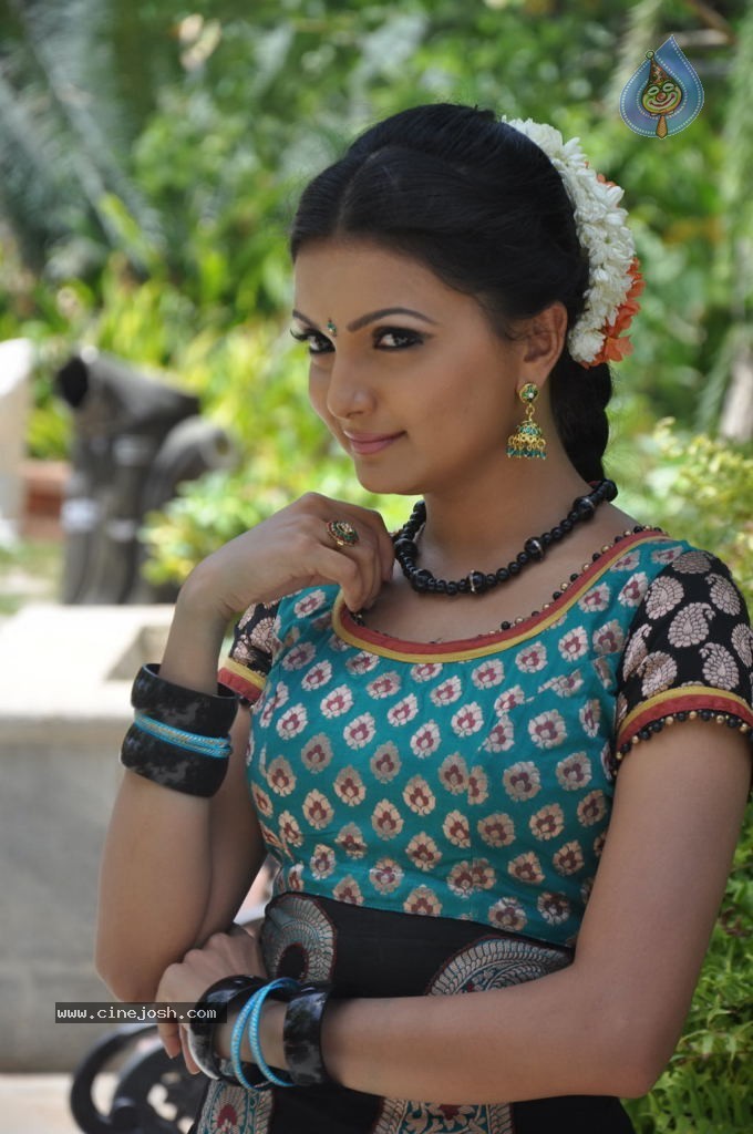 Saranya Mohan New Photos - 28 / 32 photos