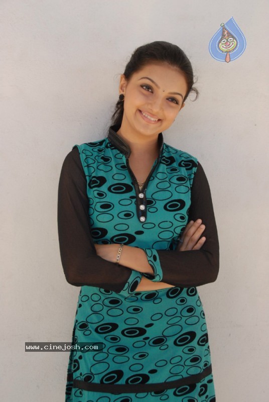 Saranya Mohan Stills - 5 / 60 photos