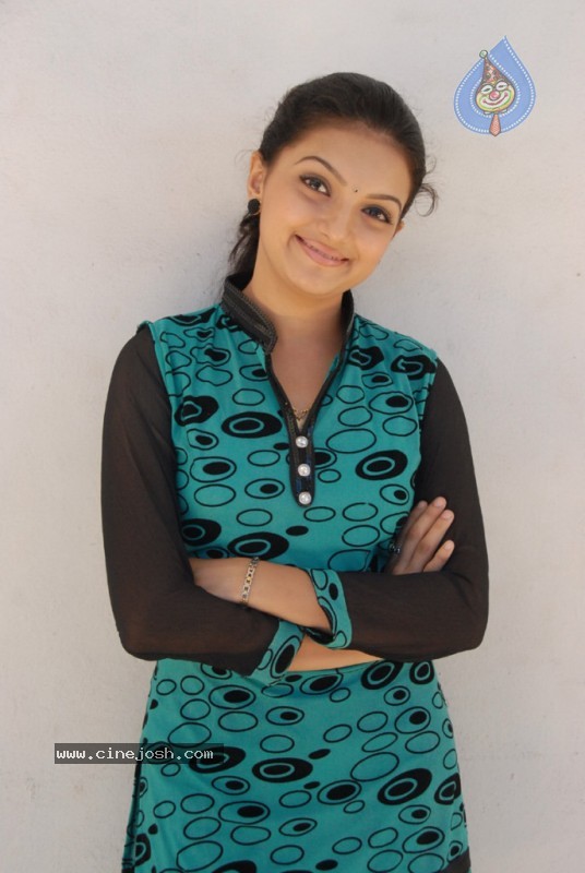 Saranya Mohan Stills - 10 / 60 photos