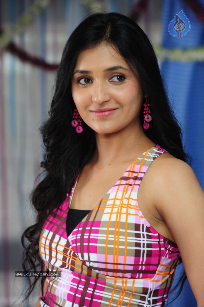 Sarayu Photos - 1 / 50 photos