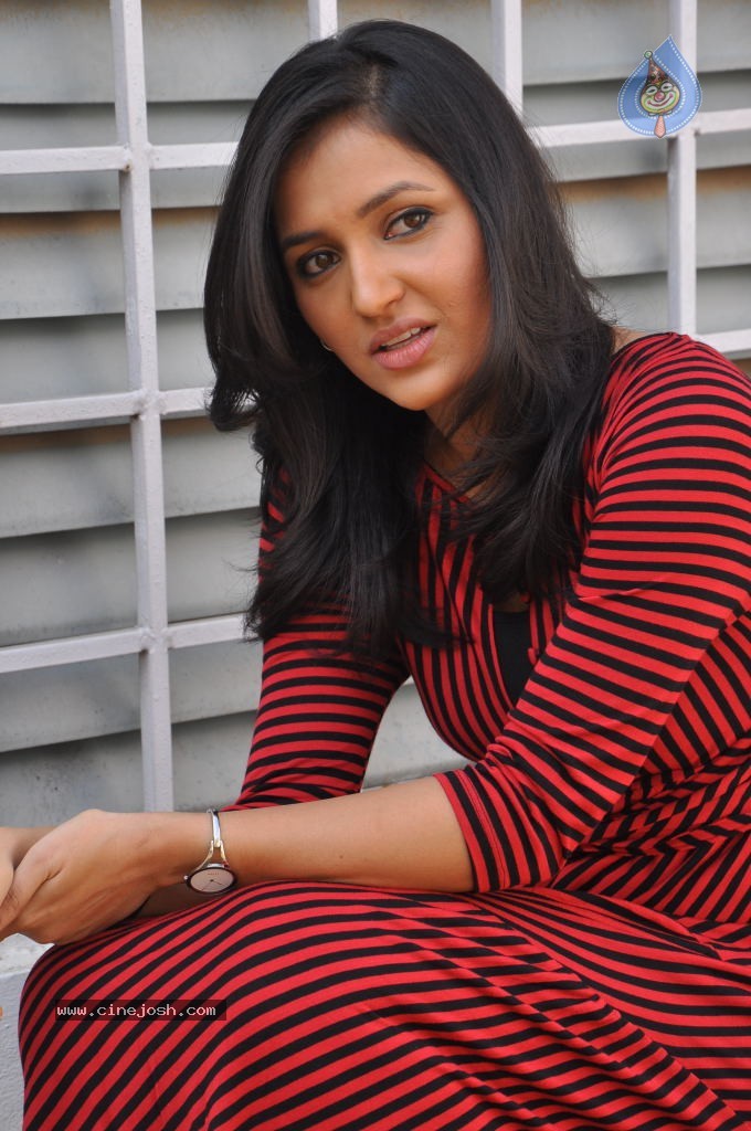 Sarayu Stills - 21 / 32 photos