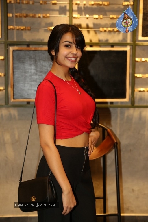 Sasha Singh Latest Photos - 5 / 15 photos