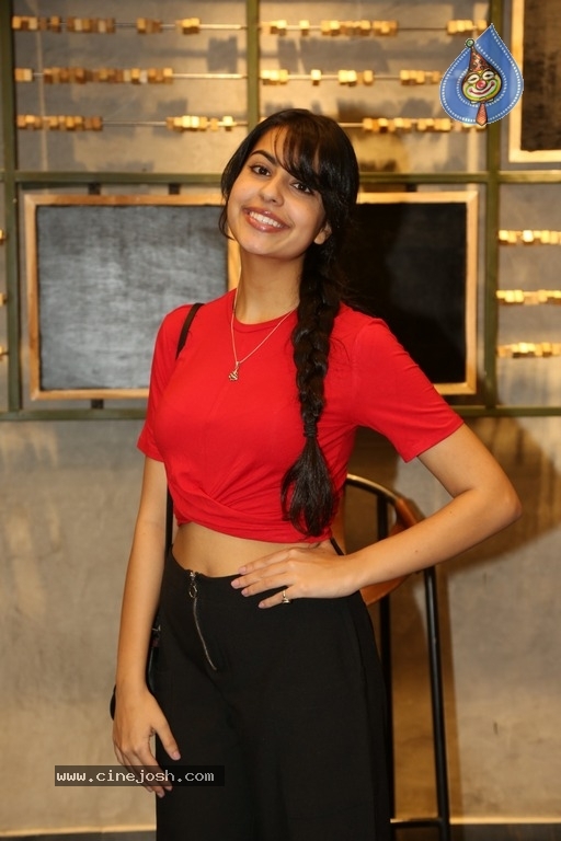 Sasha Singh Latest Photos - 7 / 15 photos