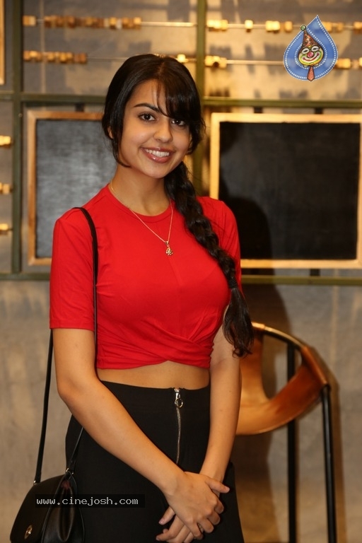 Sasha Singh Latest Photos - 8 / 15 photos