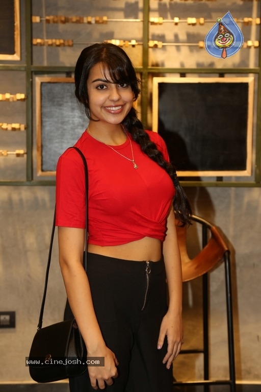 Sasha Singh Latest Photos - 9 / 15 photos