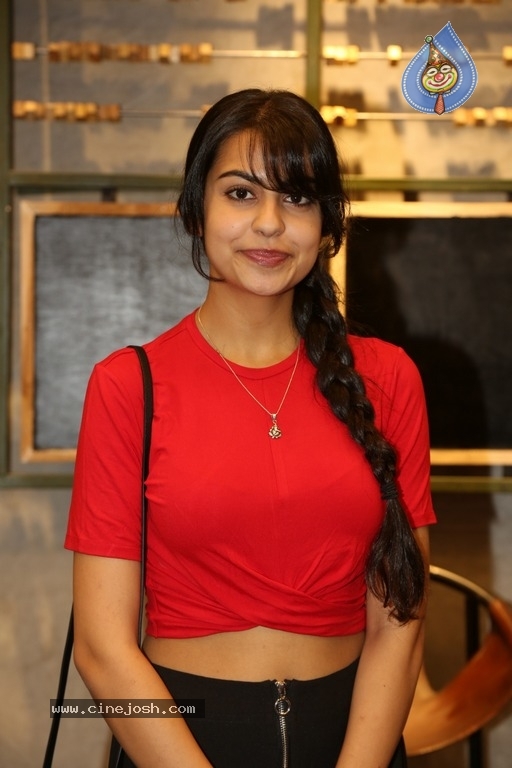 Sasha Singh Latest Photos - 10 / 15 photos