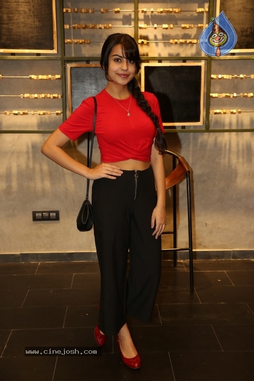 Sasha Singh Latest Photos - 14 / 15 photos