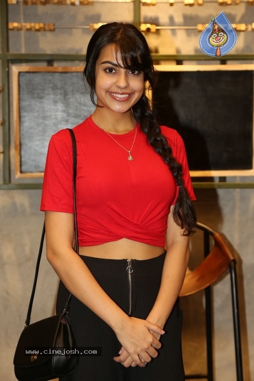 Sasha Singh Latest Photos - 15 / 15 photos
