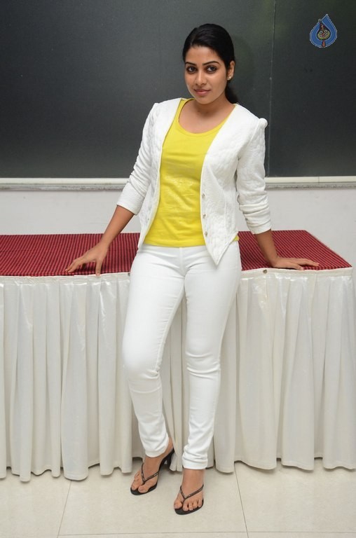 Satna Titus New Photos - 33 / 42 photos