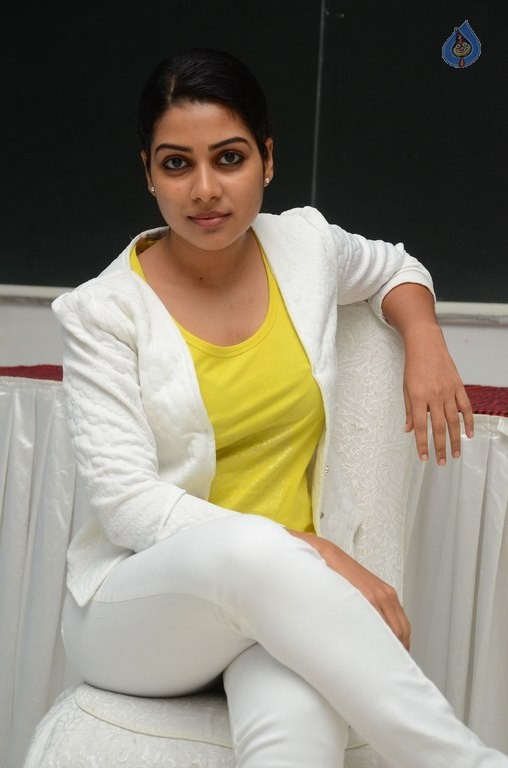 Satna Titus New Photos - 35 / 42 photos