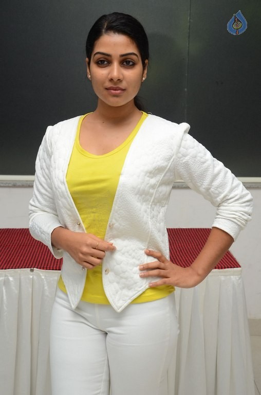 Satna Titus New Photos - 41 / 42 photos