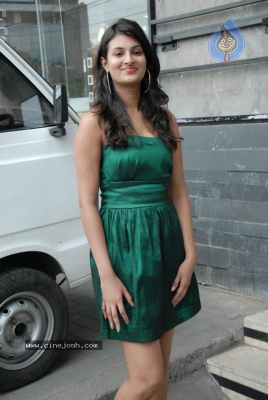 Sayali Bhagat Stllis - 71 / 78 photos