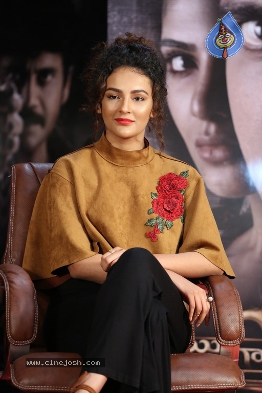 Seerat Kapoor at Raju Gari Gadhi 2 Press Meet - 14 / 30 photos