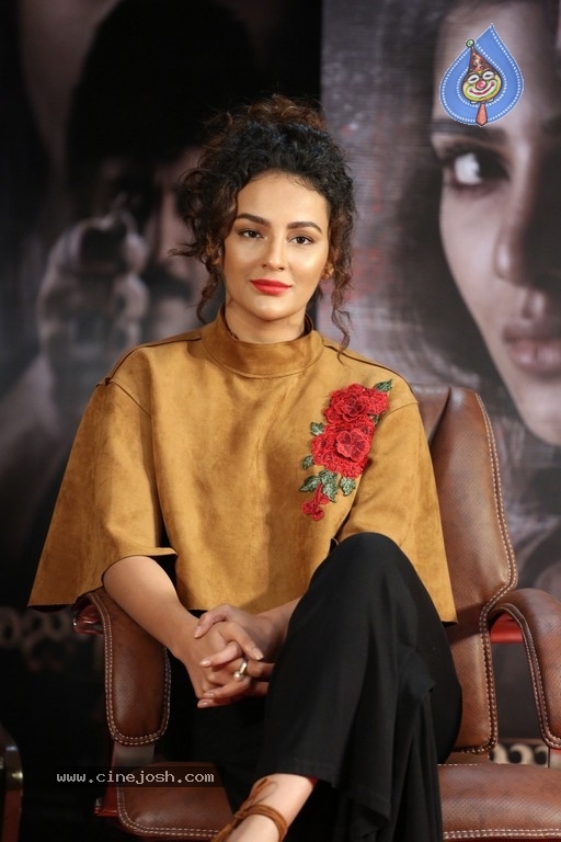 Seerat Kapoor at Raju Gari Gadhi 2 Press Meet - 24 / 30 photos