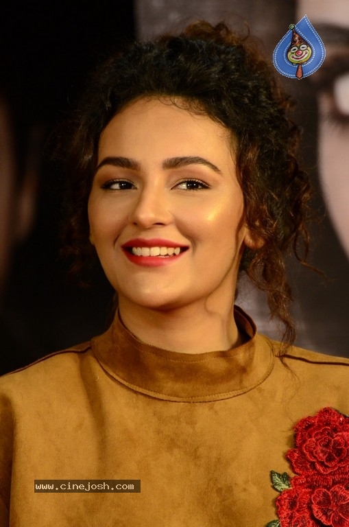 Seerat Kapoor at Raju Gari Gadhi 2 Press Meet - 25 / 30 photos