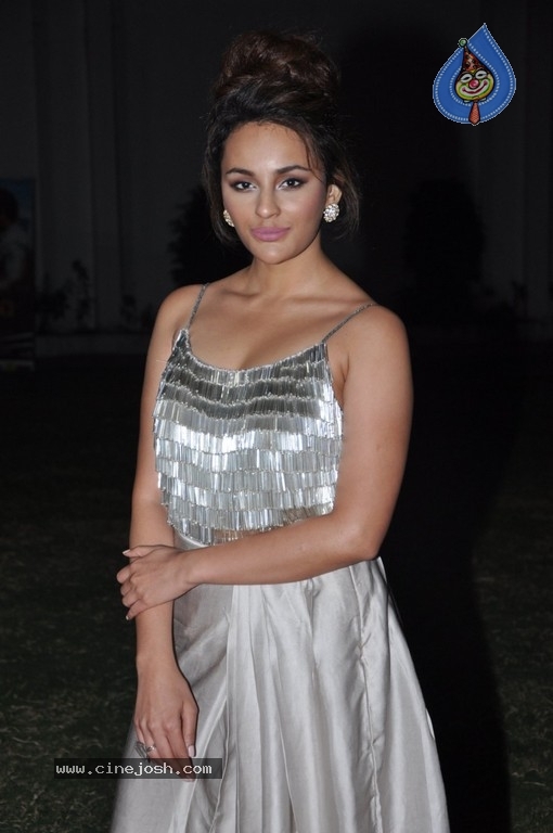 Seerat Kapoor Images - 12 / 16 photos