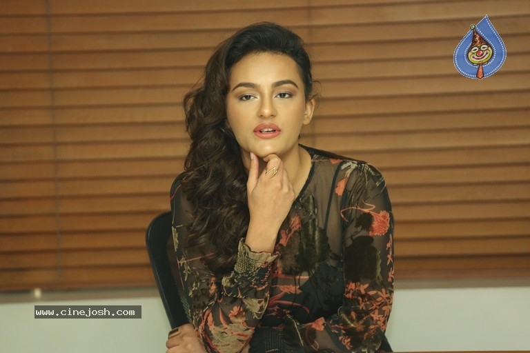 Seerat Kapoor Interview Photos - 8 / 30 photos
