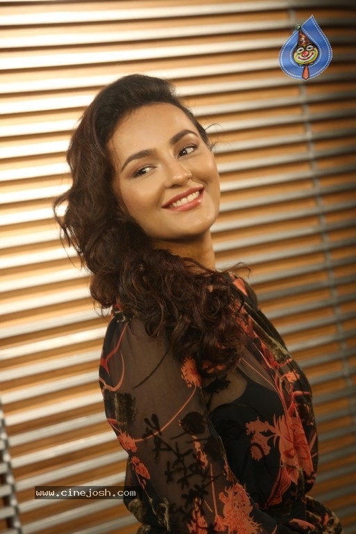 Seerat Kapoor Interview Photos - 15 / 30 photos