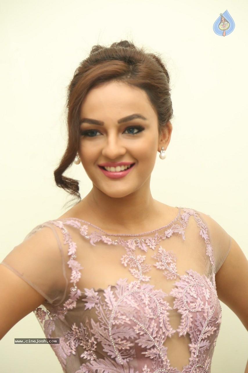 Seerat Kapoor Latest Gallery - 71 / 86 photos