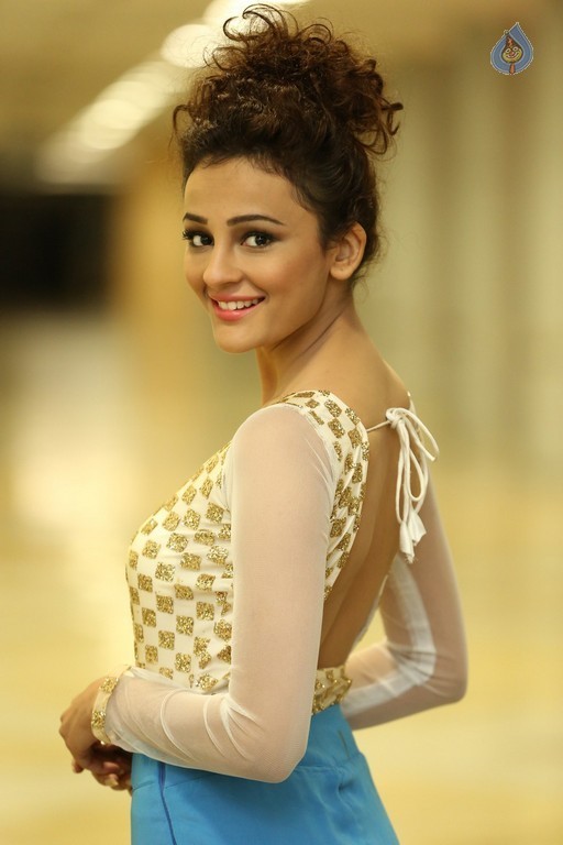 Seerat Kapoor Latest Gallery - 26 / 33 photos
