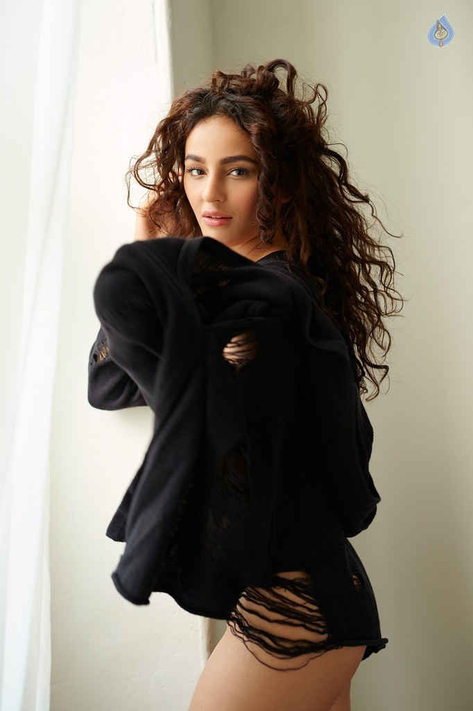 Seerat Kapoor Latest Photos - 1 / 5 photos
