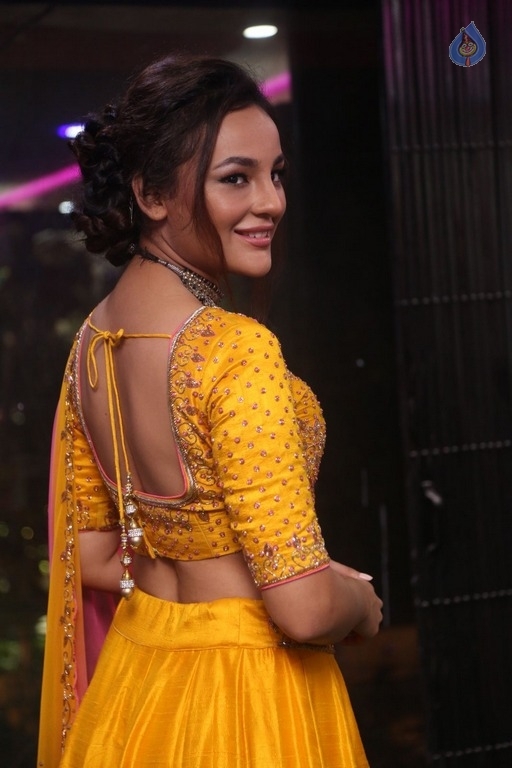 Seerat Kapoor New Gallery - 14 / 21 photos