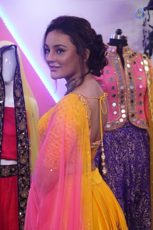 Seerat Kapoor New Gallery - 20 / 21 photos