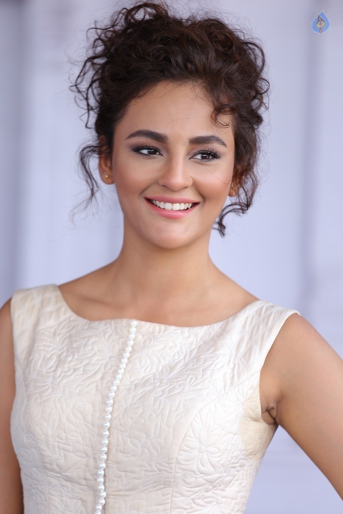 Seerat Kapoor New Photos - 5 / 21 photos
