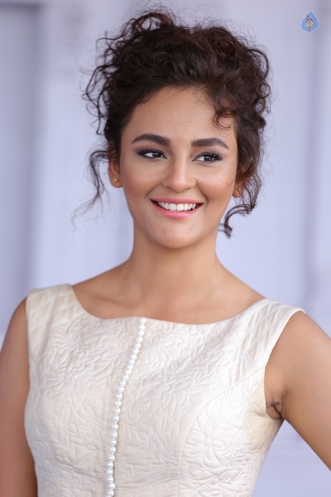 Seerat Kapoor New Photos - 6 / 21 photos