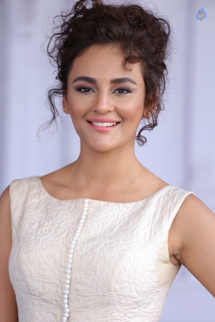 Seerat Kapoor New Photos - 10 / 21 photos