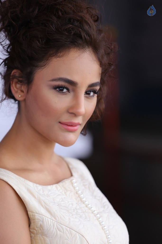 Seerat Kapoor New Photos - 17 / 21 photos