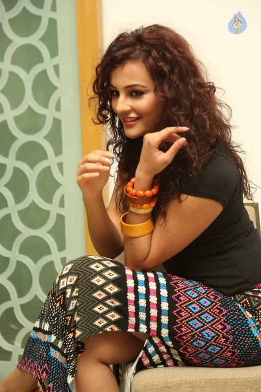 Seerat Kapoor New Photos - 31 / 52 photos