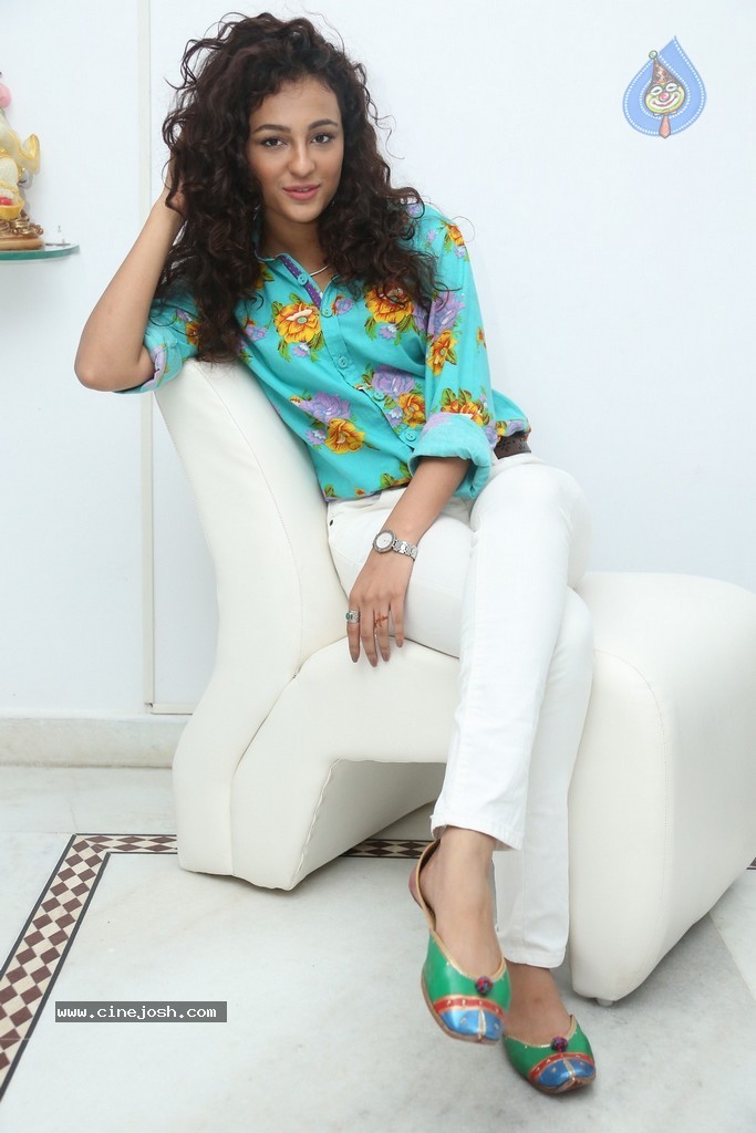 Seerat Kapoor New Stills - 2 / 130 photos