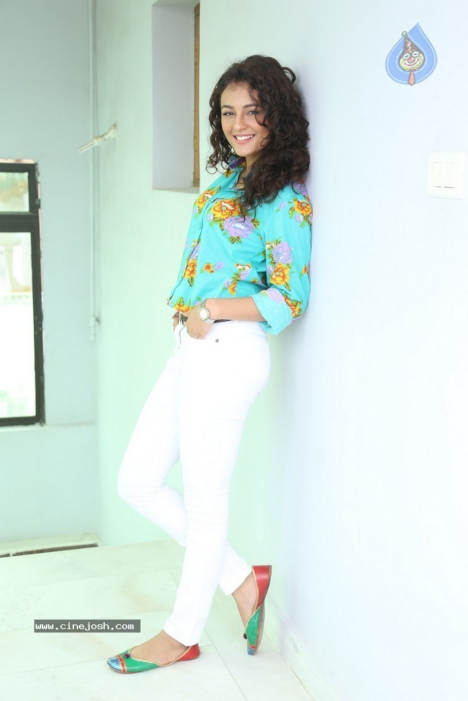 Seerat Kapoor New Stills - 3 / 130 photos