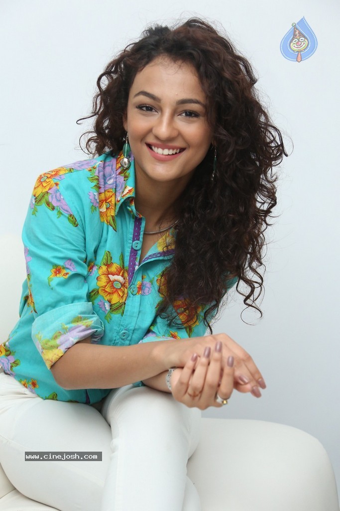 Seerat Kapoor New Stills - 11 / 130 photos