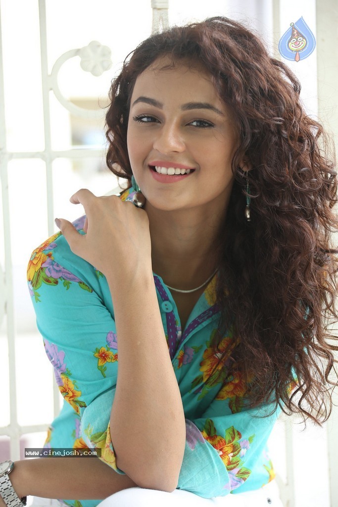 Seerat Kapoor New Stills - 37 / 130 photos
