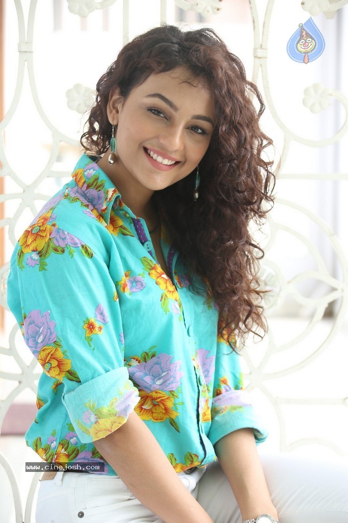Seerat Kapoor New Stills - 91 / 130 photos