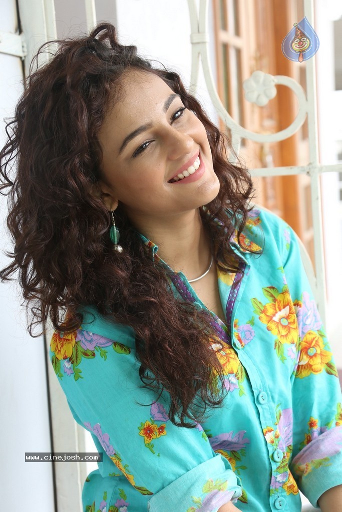 Seerat Kapoor New Stills - 106 / 130 photos