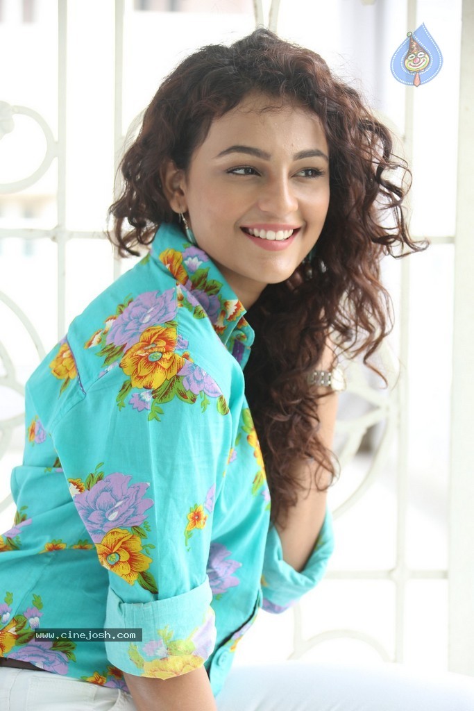 Seerat Kapoor New Stills - 112 / 130 photos