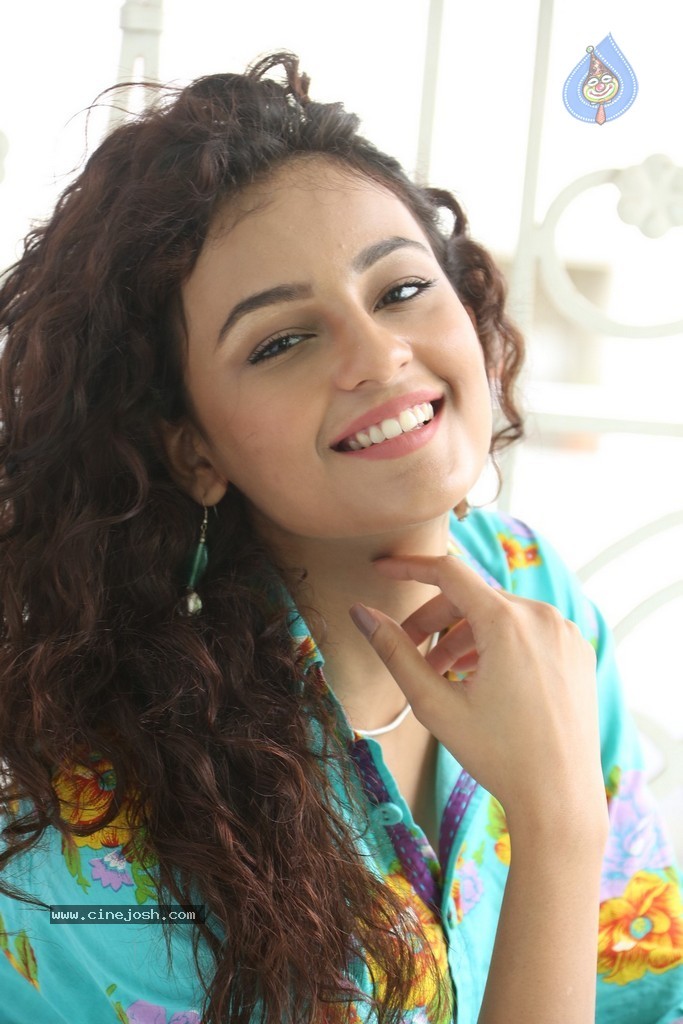 Seerat Kapoor New Stills - 115 / 130 photos