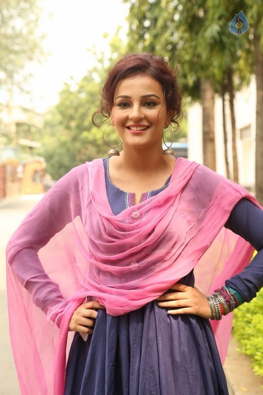 Seerat Kapoor Photos - 1 / 42 photos
