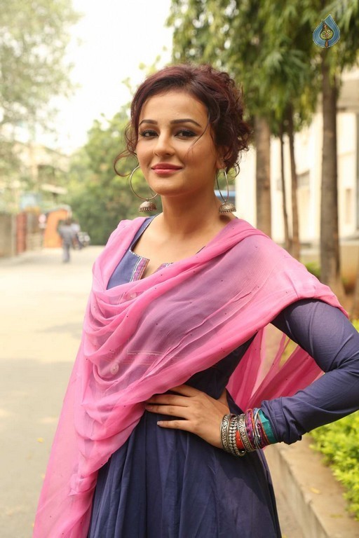 Seerat Kapoor Photos - 12 / 42 photos