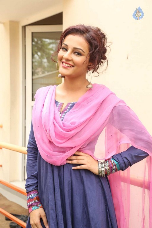 Seerat Kapoor Photos - 19 / 42 photos